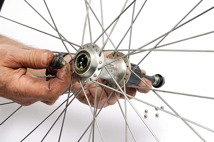 Как поменять камеру на велосипеде заднее колесо